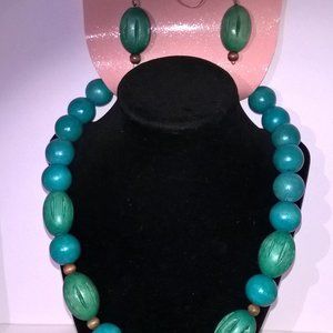 Turquoise large wood beaded necklace and earring.